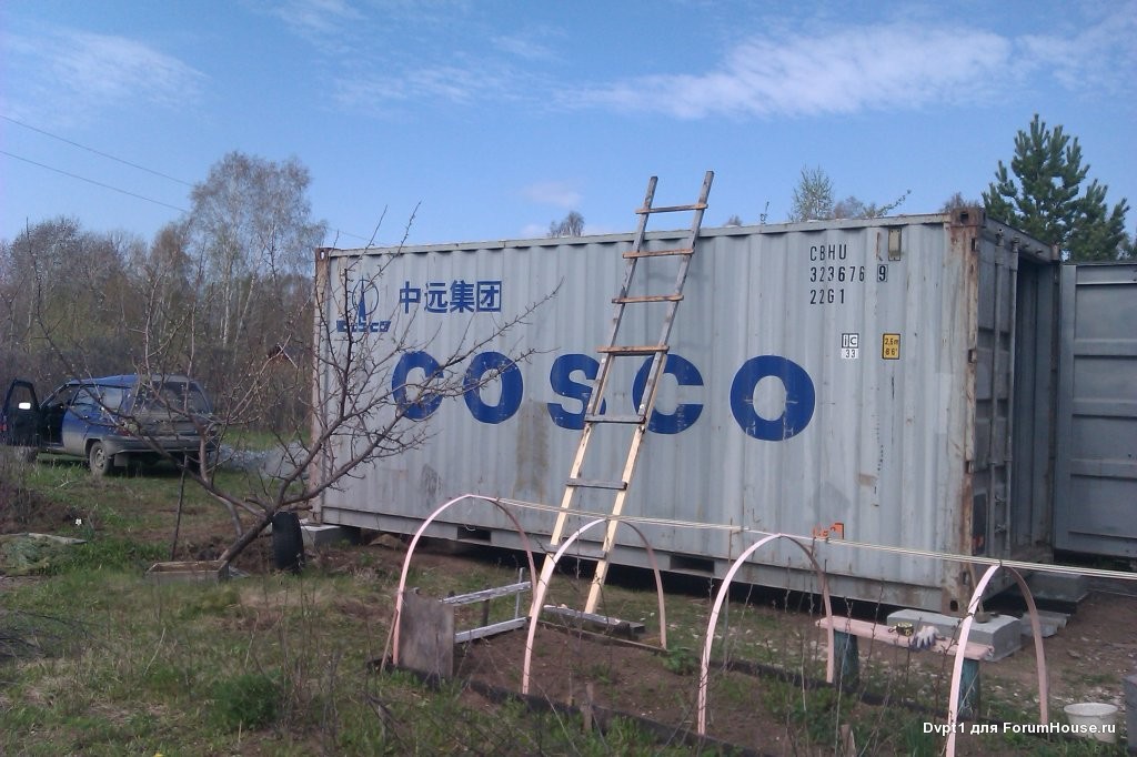 House from the container in the garden